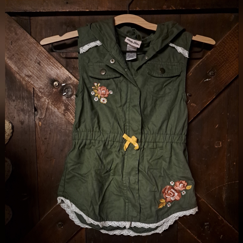 Little Lass shirt 6x with beautiful flowers 🌺💐⚘️